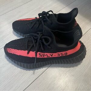 YEEZY BOOST 350 V2 Black Core Red